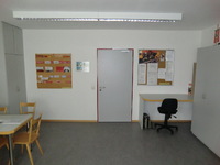 Prospektständer und Infotafel